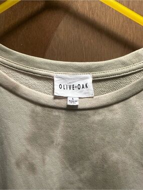 Olive & Oak women’s olive green Crewneck cuff sleeves
